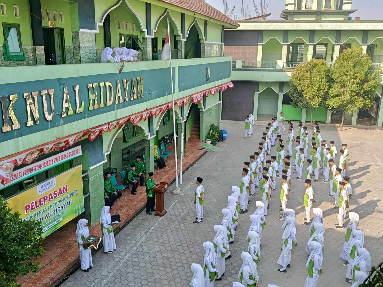 Mantapkan Kesiapan Kerja, SMK NU Al Hidayah Berangkatkan Peserta Prakerin Gelombang I