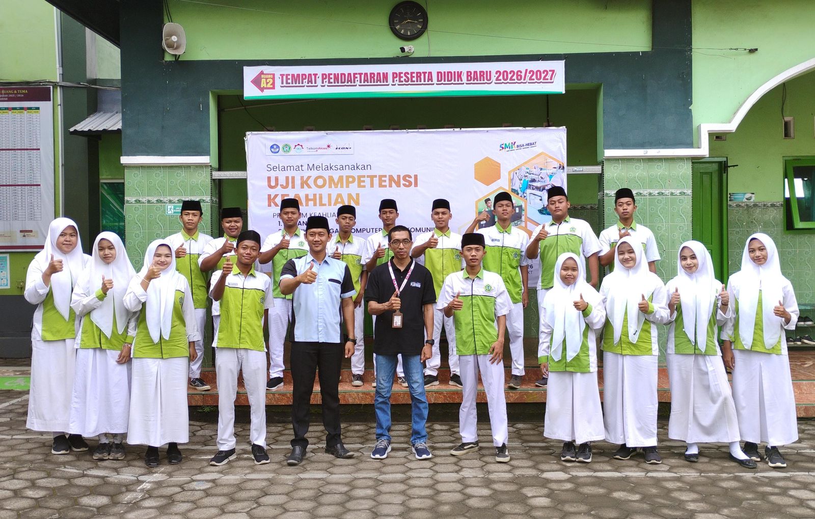 Day 2 UKK: Duel Logika di Tengah Deretan Kabel